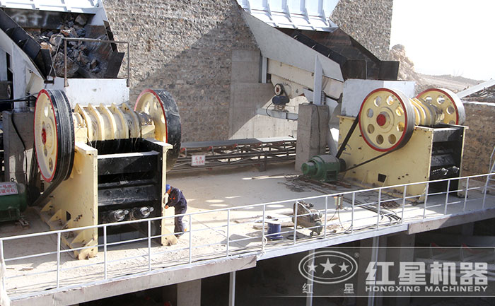 河北時產230噸石灰巖破碎現場 河北時產230噸石灰巖破碎現場