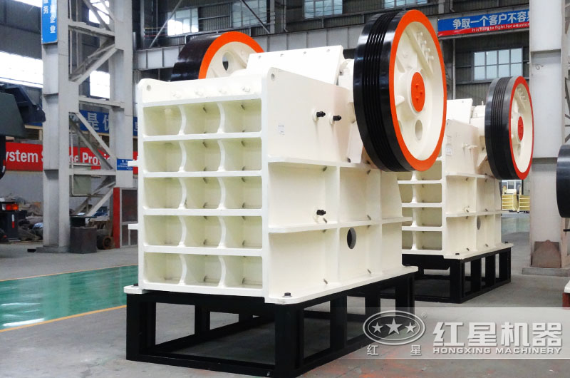 鄂式破碎機(jī)時(shí)產(chǎn)1-2200t/h,進(jìn)料125-1200mm 鄂式破碎機(jī)時(shí)產(chǎn)1-2200t/h,進(jìn)料125-1200mm