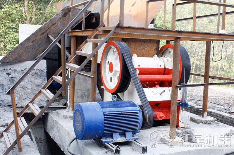 顎式破碎機(jī)工作現(xiàn)場(chǎng)圖片 顎式破碎機(jī)工作現(xiàn)場(chǎng)圖片