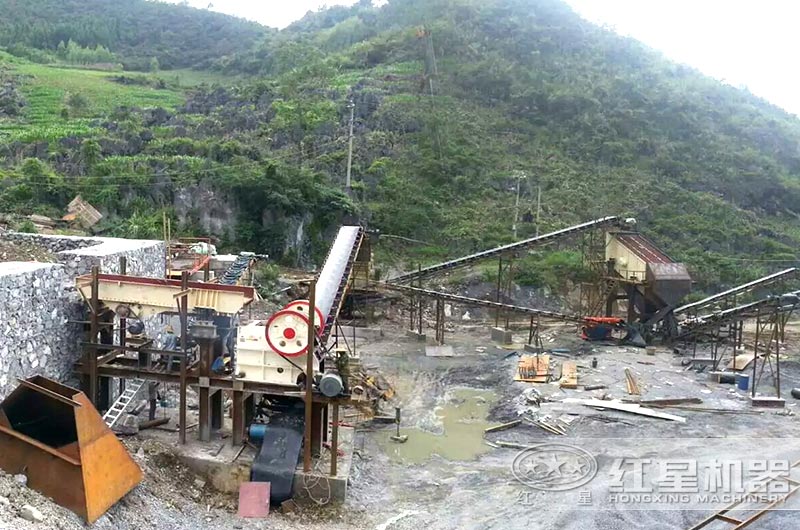 湖北時(shí)產(chǎn)600噸石頭破碎生產(chǎn)線現(xiàn)場(chǎng) 湖北時(shí)產(chǎn)600噸石頭破碎生產(chǎn)線現(xiàn)場(chǎng)