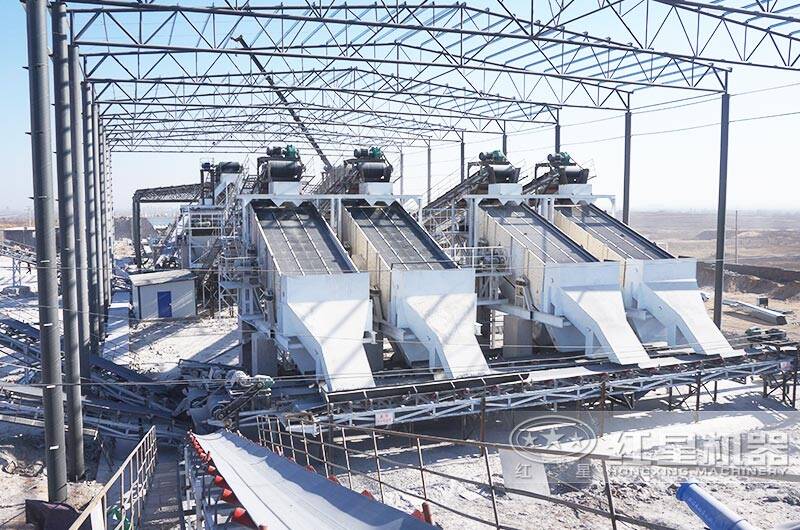 河北時(shí)產(chǎn)1000噸破碎生產(chǎn)線現(xiàn)場：圓振動(dòng)篩