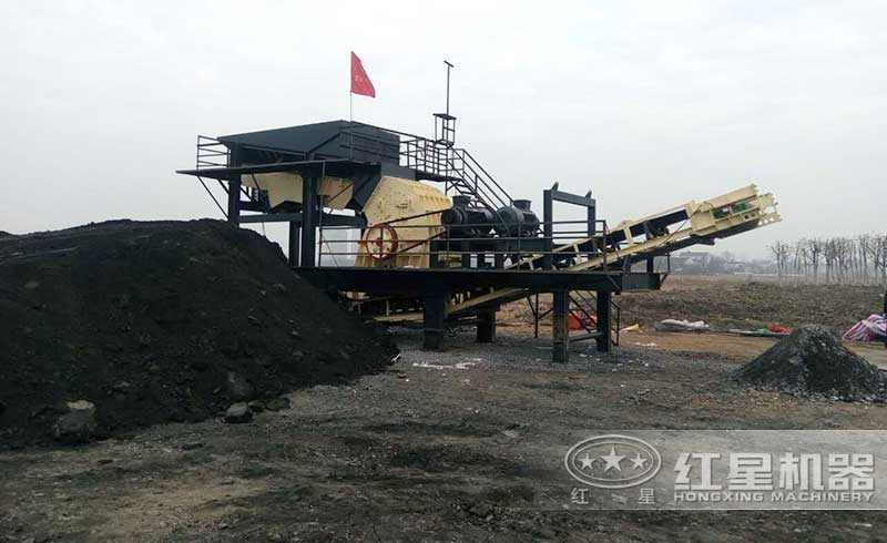 四川客戶移動(dòng)式碎煤機(jī)工作現(xiàn)場(chǎng) 四川客戶移動(dòng)式碎煤機(jī)工作現(xiàn)場(chǎng)