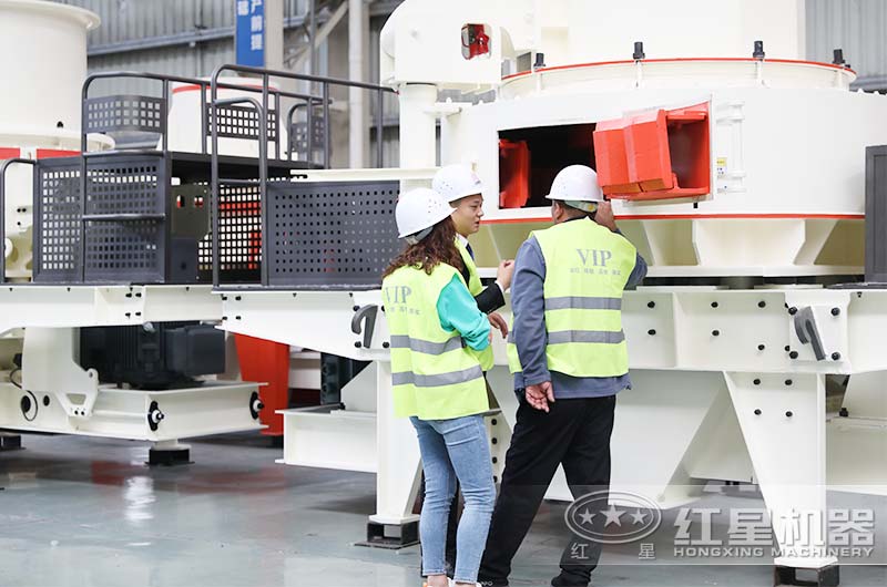 客戶(hù)來(lái)廠考察沖擊式制砂機(jī) 客戶(hù)來(lái)廠考察沖擊式制砂機(jī)