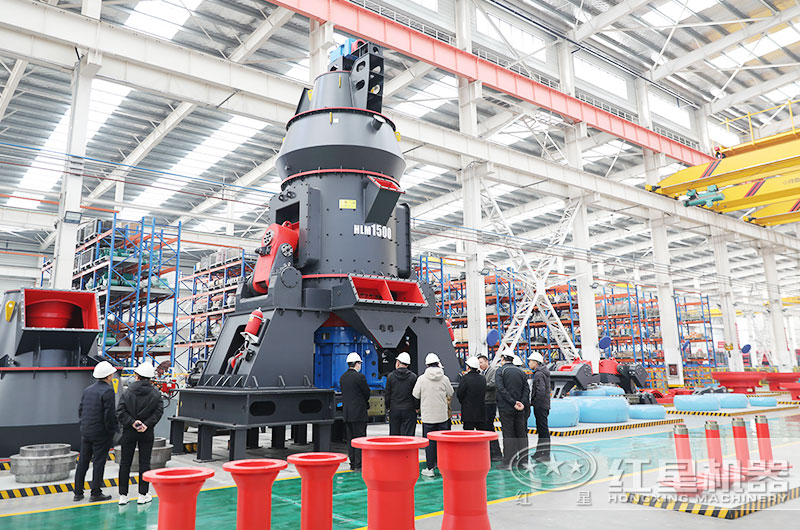 客戶來廠參觀立式磨粉機(jī)設(shè)備 客戶來廠參觀立式磨粉機(jī)設(shè)備